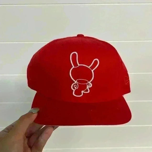 Fitted Hat - Picture 1 of 3